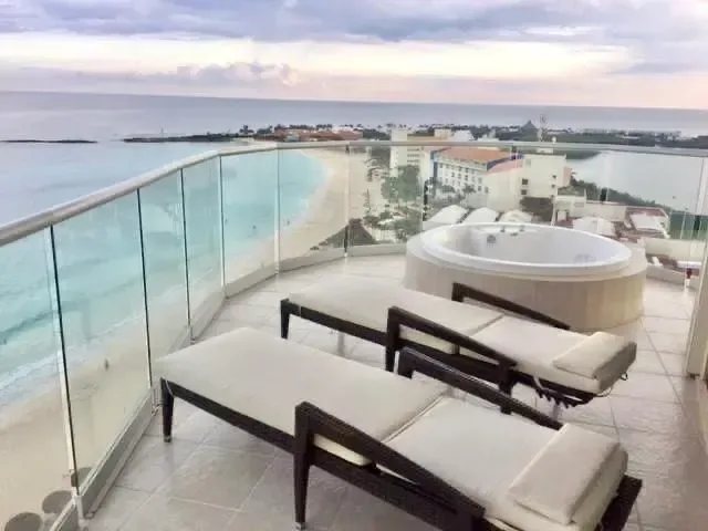 DEPARTAMENTO FRENTE AL MAR EN ZONA HOTELERA DE CANCÚN