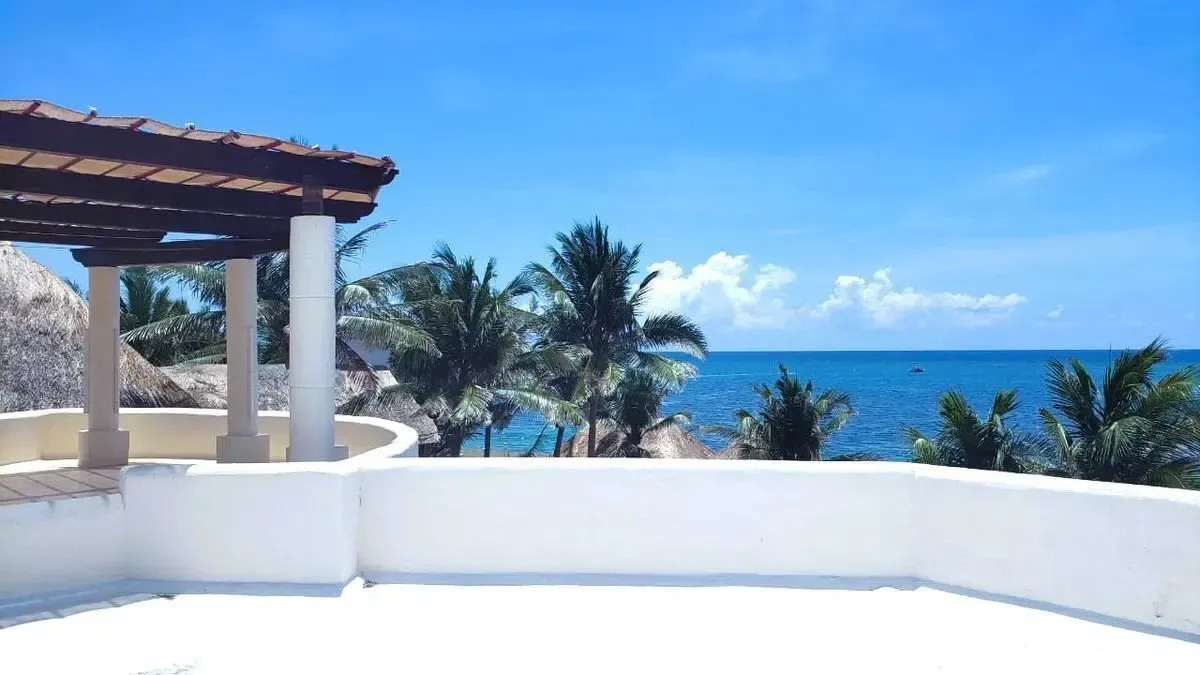 LOTE FRENTE AL MAR EN BAHIA PETEMPICH - 1