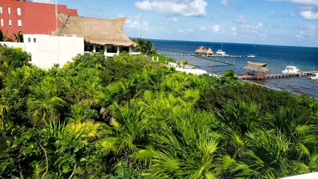 Beachfront Land for Sale in Bahía Petempich