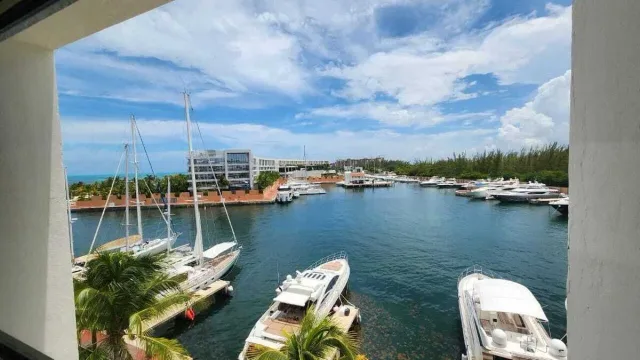 PENTHOUSE CON VISTA AL MAR Y A LA MARINA EN LA AMADA RESIDENCE