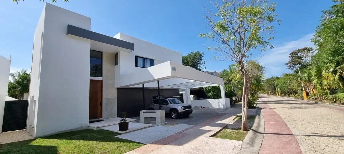 CASA EN VENTA EN LAGOS DEL SOL - 1