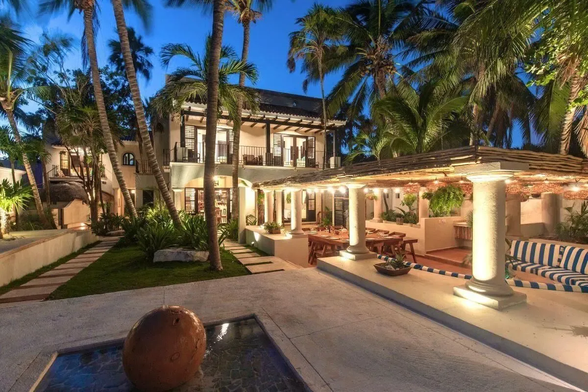 CASA FRENTE AL MAR EN VENTA EN BAHÍA SOLIMAN - 1