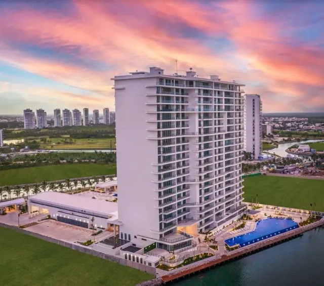 Luxurious 3-Bedroom Apartment in Puerto Cancún