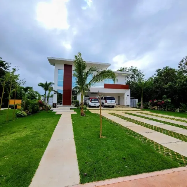 HOUSE FOR SALE IN LAGOS DEL SOL